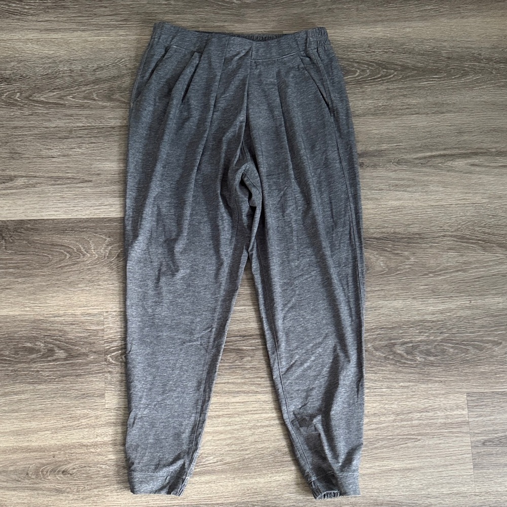 Lululemon Athletica Women's Gray Joggers And Go Keepsakes Pants 4 Front Pleated